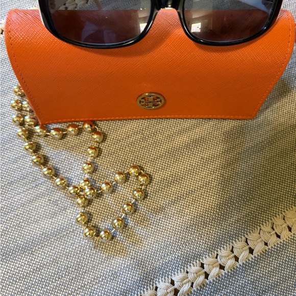 Tory Burch sunglass case: BONUS: Kate Spade sunglasses! - Picture 5 of 5